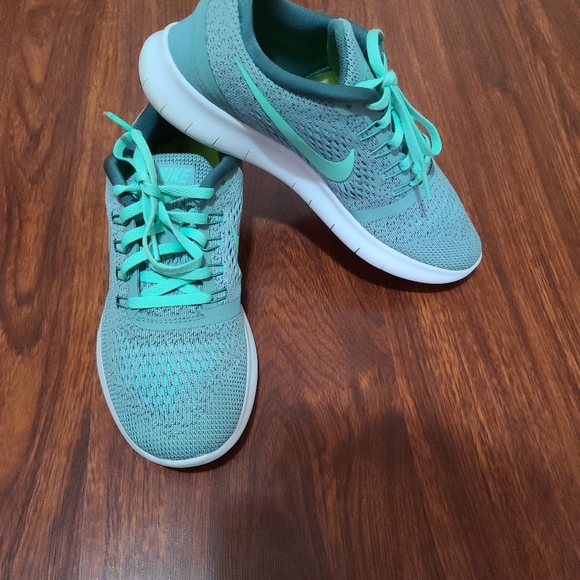 Nike free rn sneakers size 7 - Picture 5 of 5